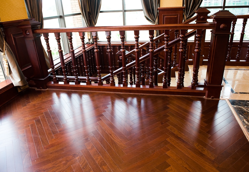 Shiny Wooden Flooring 